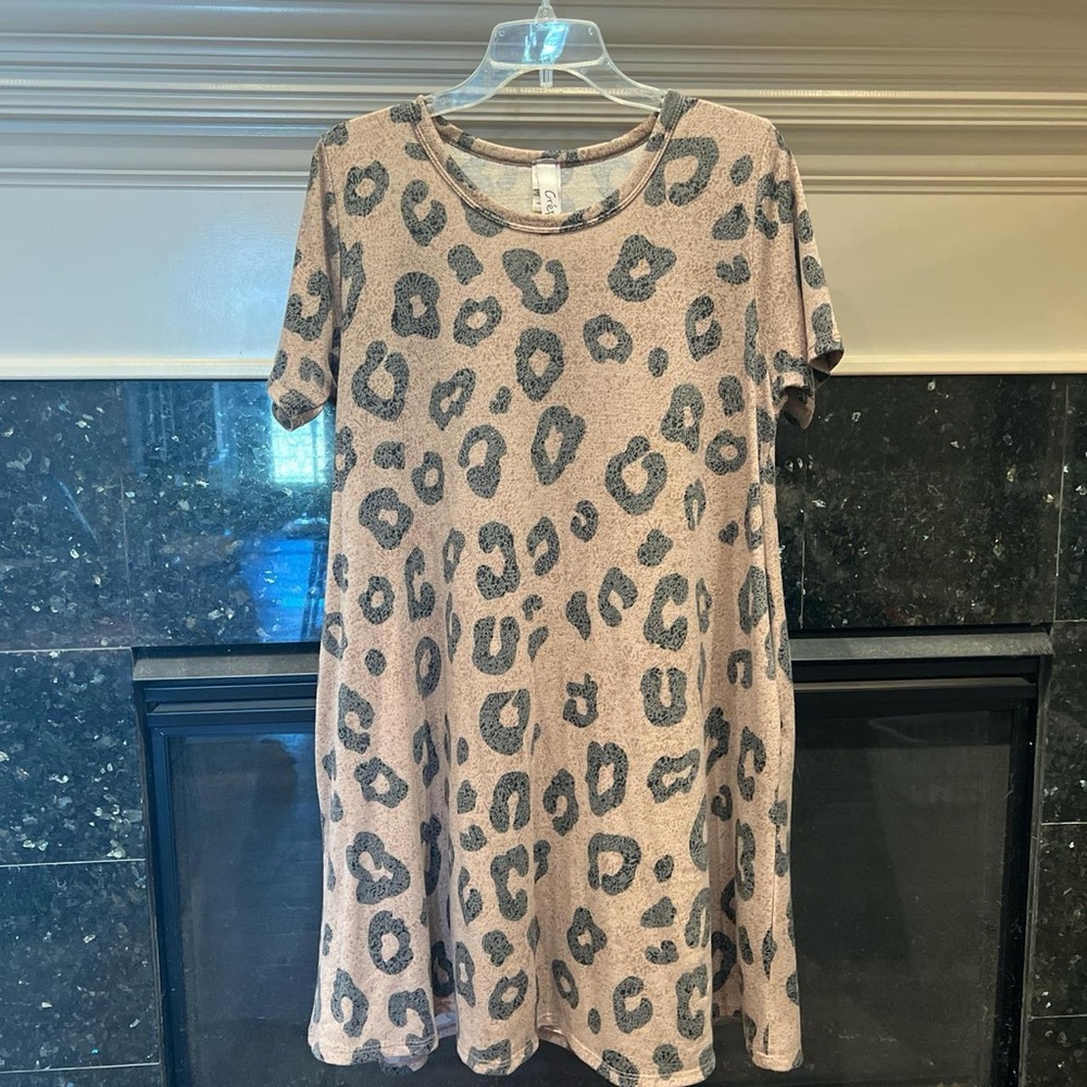 Crepas Leopard Print Short Sleeve Dress Sz M